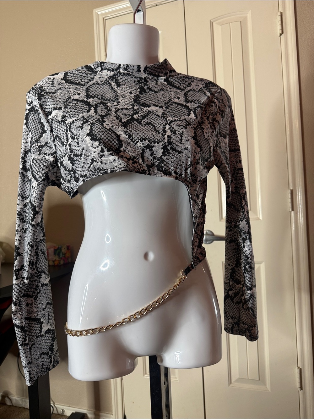 Snake Print Long Sleeve Cropped Top - Black & White